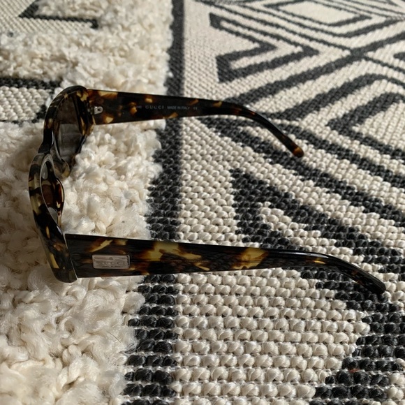 Authentic Gucci sunglasses - Picture 3 of 10